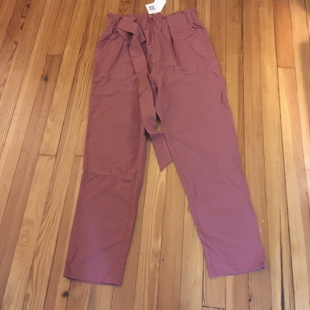 Chic ankle-length trousers
